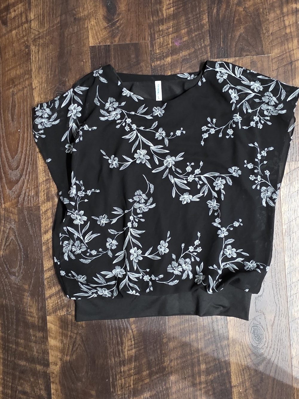Black Floral Capped Sleeve Pullover Blouse